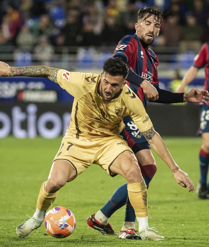 Imagen secundaria 2 - Stoppage-time disaster sends Malaga CF plummeting towards the drop zone