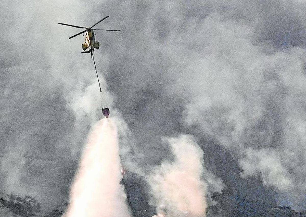 Imagen secundaria 1 - Fires in Zamora province and near Tarifa .